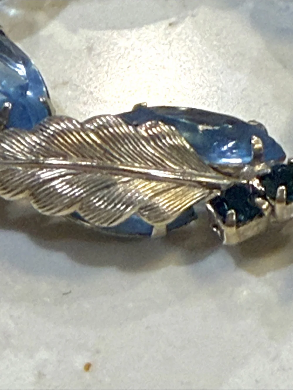 Vintage 1950s Blue Rhinestone Wreath Brooch Pin